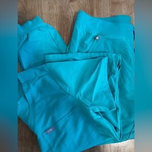 Pre-Loved Figs Scrubs Set size MEDIUM surgical green
